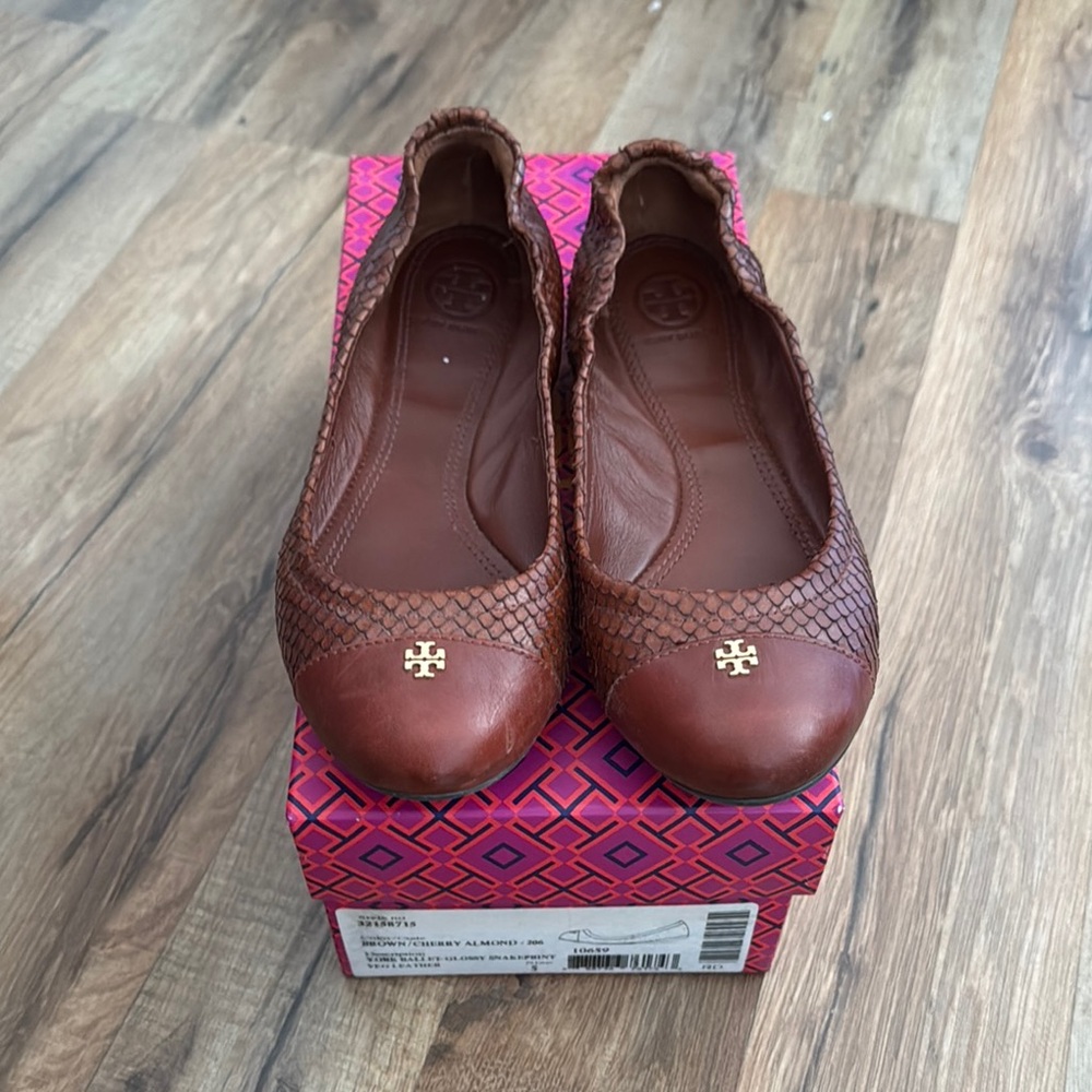 Tory Burch Brown Leather Flats with Logo Medallion size 6